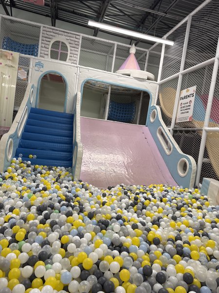 Momi Land Hilliard photo 4