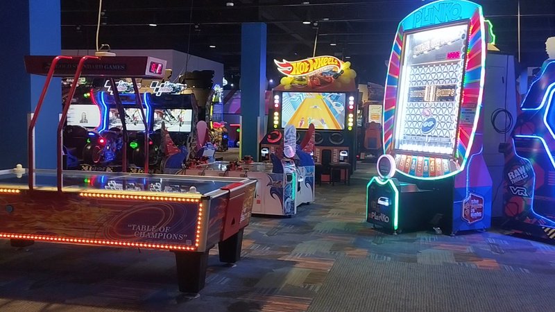 Round1 Bowling & Arcade Cumberland Mall photo 2