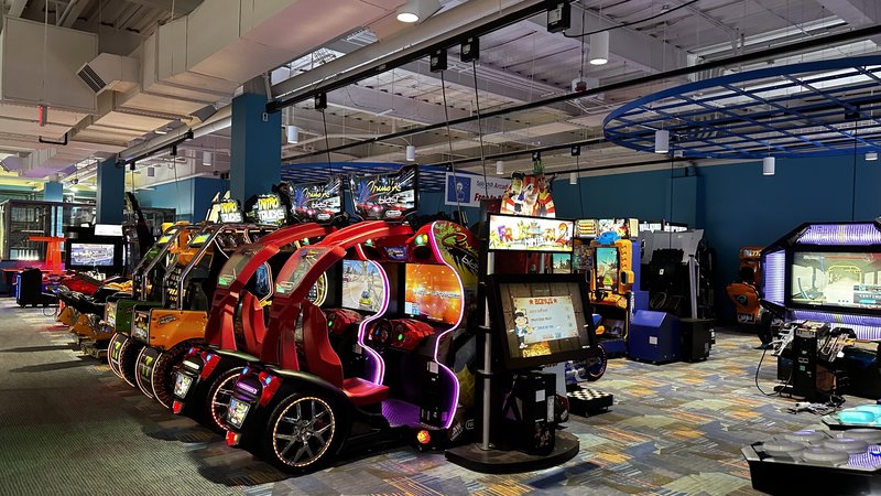 Round1 Bowling & Arcade Cumberland Mall photo 6