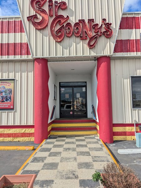 Sir Goony's Family Fun Center photo 4