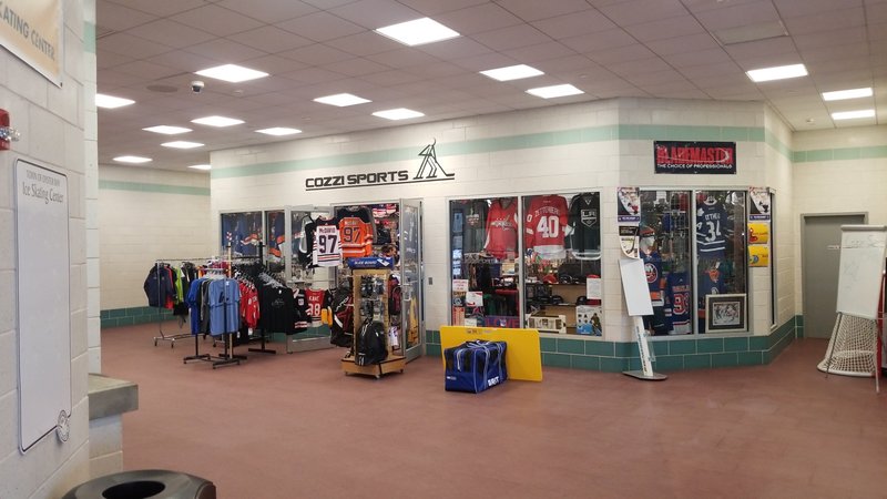 Town of Oyster Bay Ice Skating Center photo 5