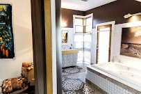 Unique and Modern Getaway with an Exotic Aquarium in Indianapolis, Indiana photo 4