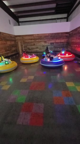 R & B Sports World photo 2