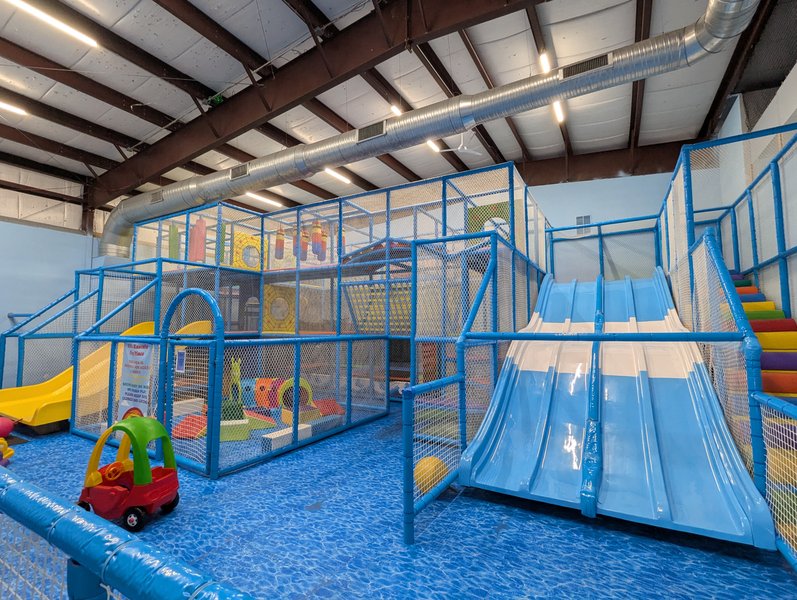 R & B Sports World photo 3