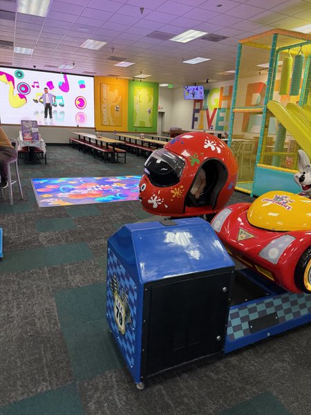 Chuck E. Cheese photo 3