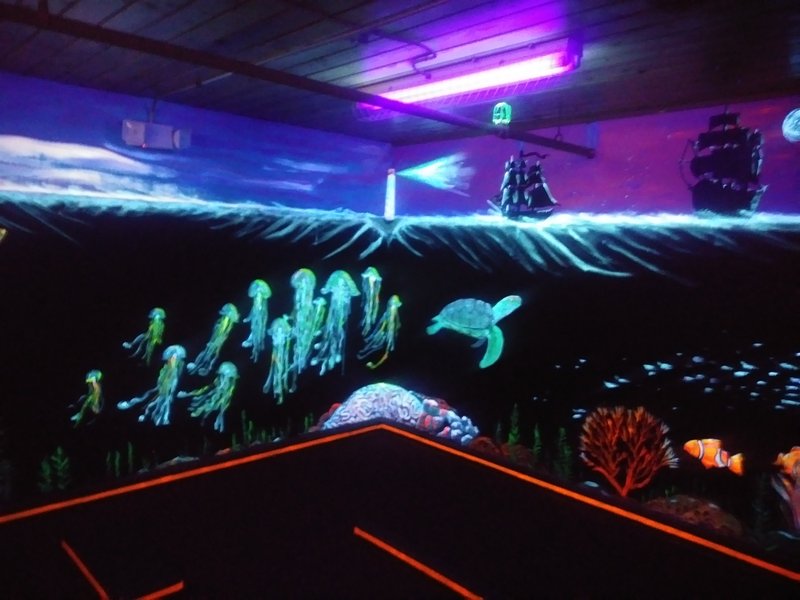 Glow Games Family Fun Center photo 4