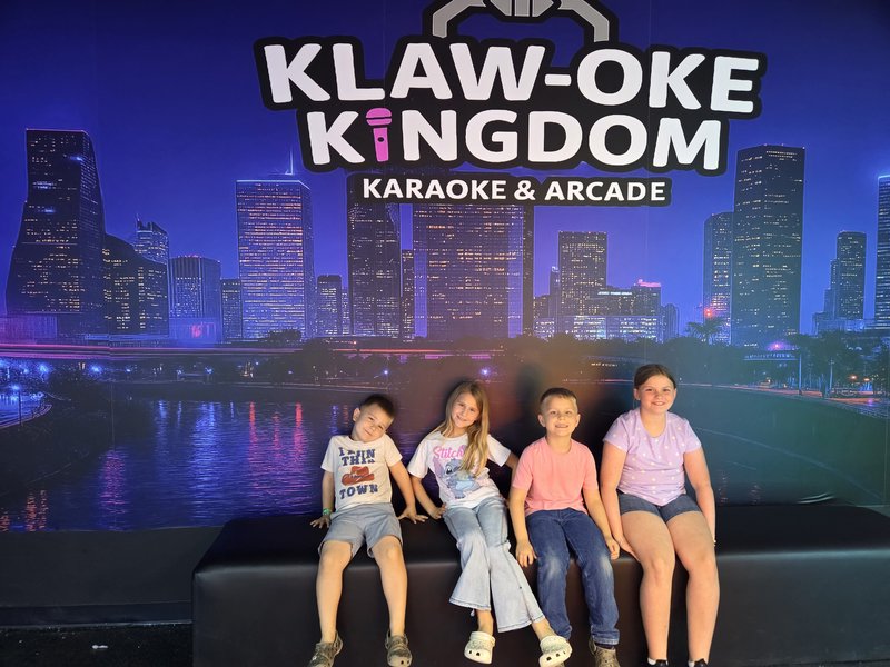 Klaw-Oke Kingdom (Claw Machine Arcade and Karaoke) photo 3