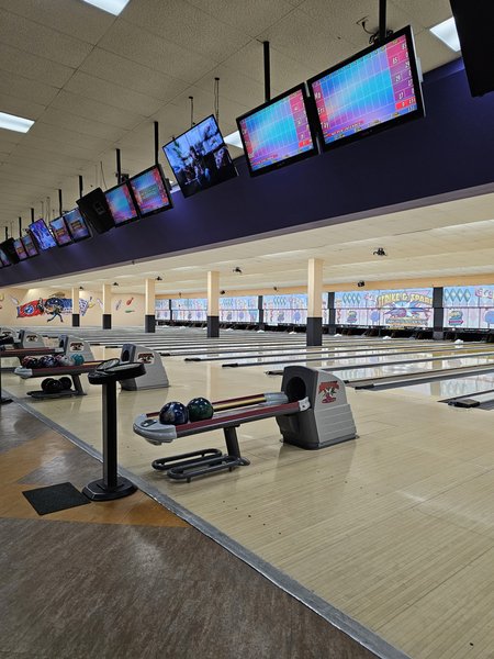 Hendersonville Strike & Spare Family Fun Center photo 5