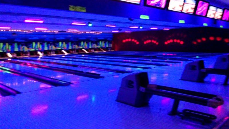 Bowlero Glendale Heights photo 2