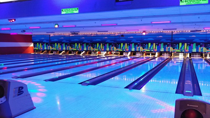 Bowlero Glendale Heights photo 3