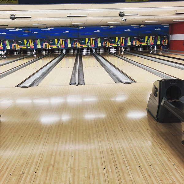 Bowlero Glendale Heights photo 4
