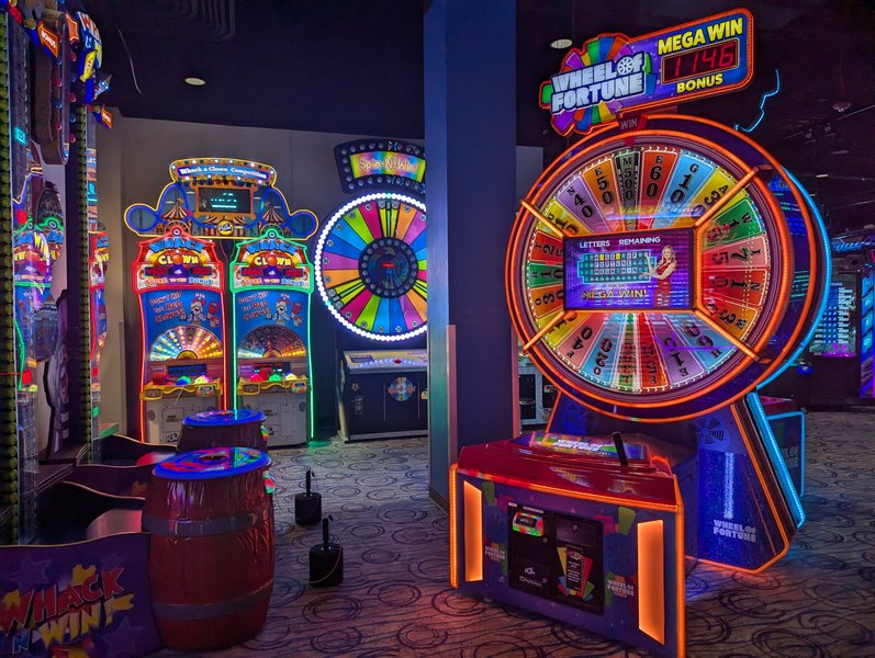 Round1 Bowling & Arcade Millcreek Mall