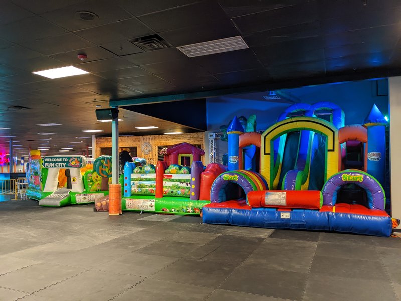 District Eat & Play, Salina photo 3