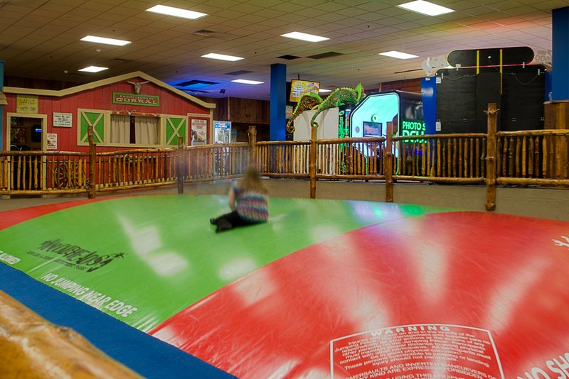 Knuckleheads Trampoline Park Rides Bowling photo 4