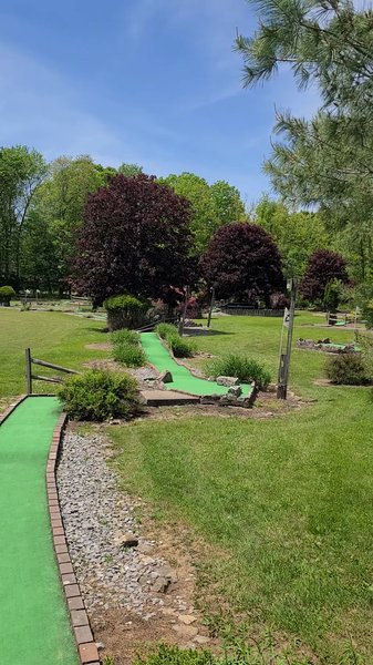 Farmers Inn PA 18 Hole Mini Golf photo 2