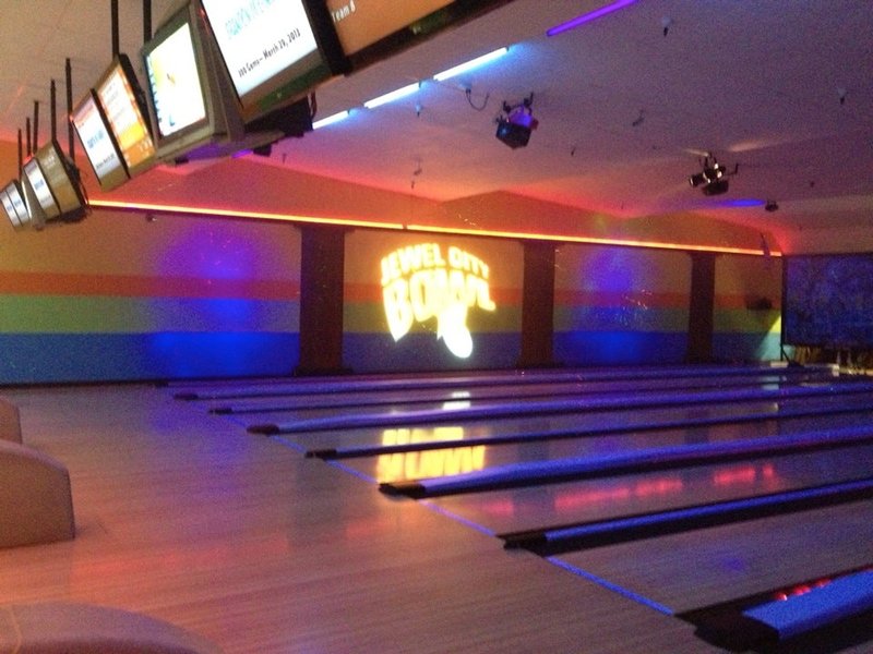 Back Alley Bowling - Glendale photo 4