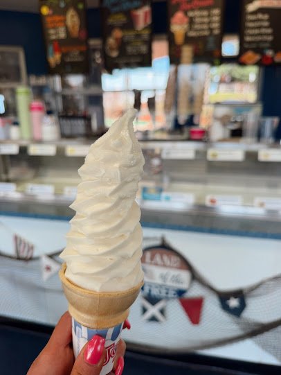 Buoy 18 Ice Cream, Miniature Golf, Bubble tea, Arcade photo 3