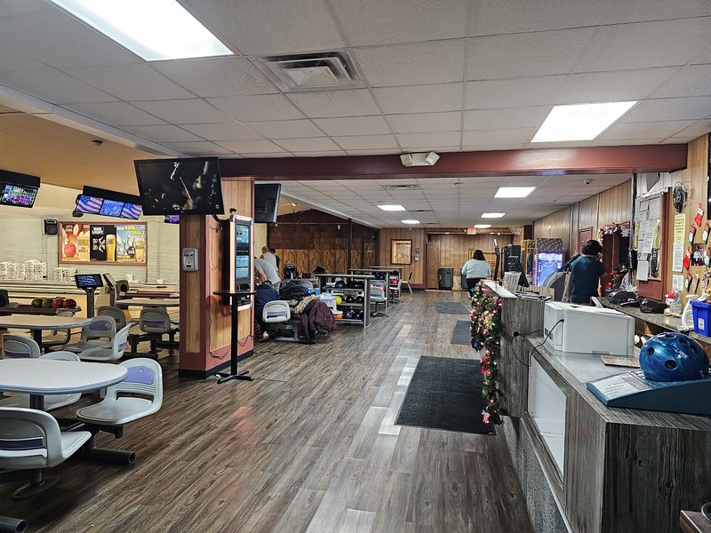 Madison Park Family Bowling Center photo 5