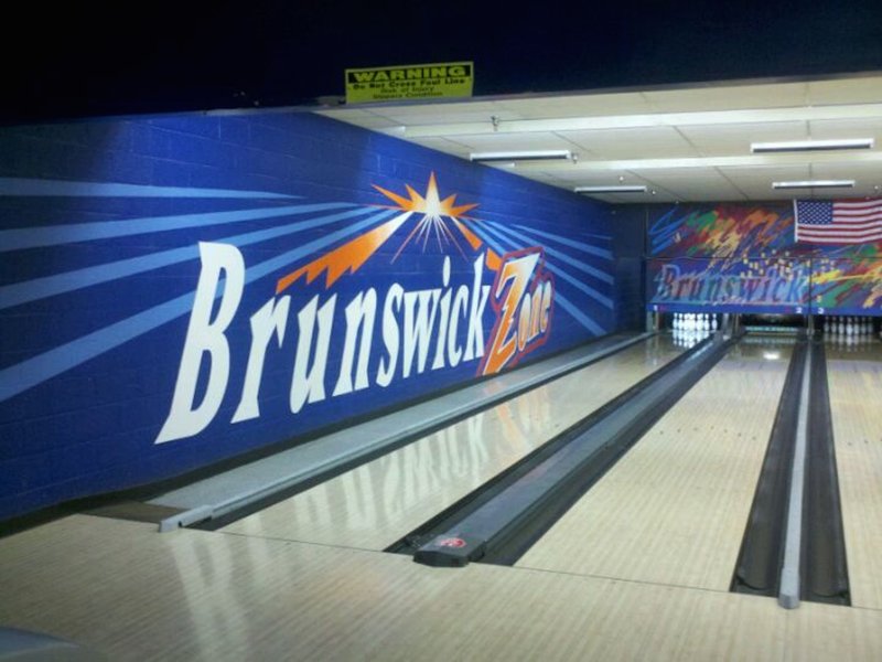 Bowlero Glendale photo 3