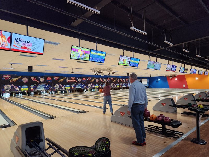 Planet Fun & Starz Grille Family Entertainment and Bowling Center
