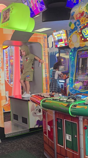 Chuck E. Cheese photo 2