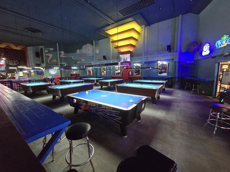 HotShots Billiards & Family Entertainment Center photo 3