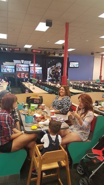 Chuck E. Cheese photo 4