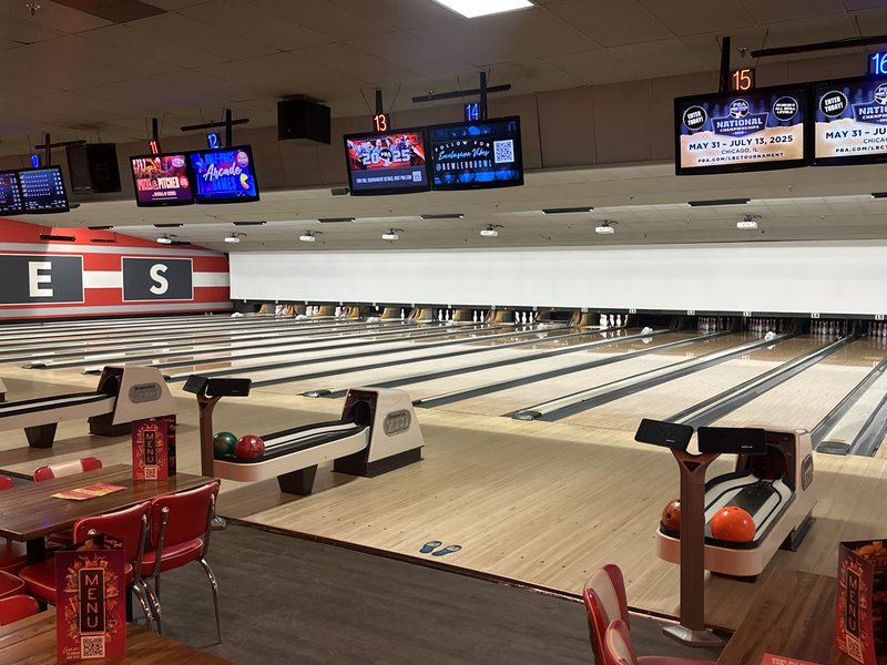 Bowlero Englewood photo 4