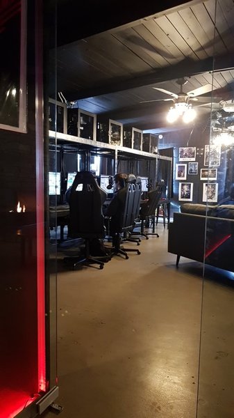 LAN King Gaming Lounge photo 4