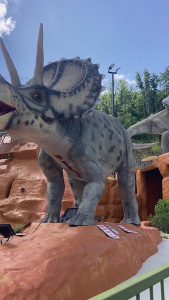 Jurassic Tymes Mini Golf (Goats on the Roof) photo 2