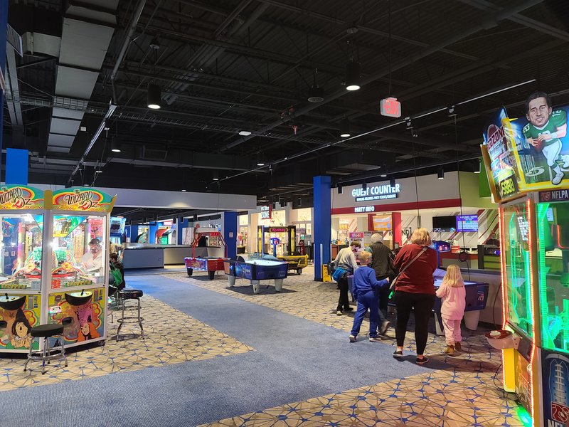 Round1 Bowling & Arcade Gateway Mall photo 3