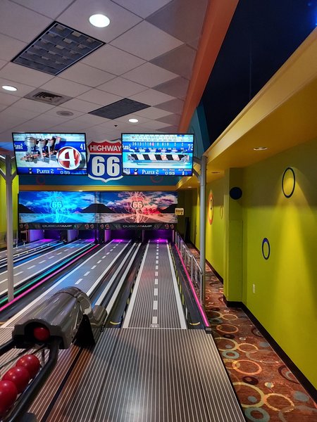 Hoopla's Family Fun & Longshots Grill