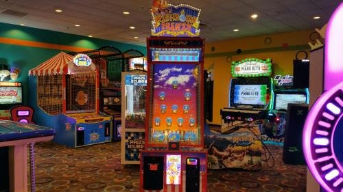 Hoopla's Family Fun & Longshots Grill photo 2