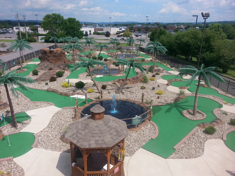 Hoopla's Family Fun & Longshots Grill photo 3