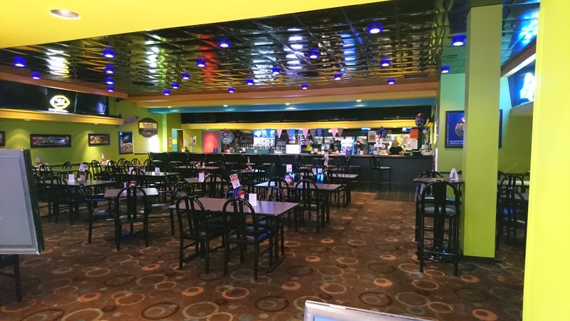 Hoopla's Family Fun & Longshots Grill photo 4