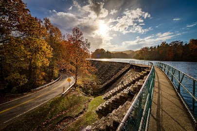 Bays Mountain Park & Planetarium
