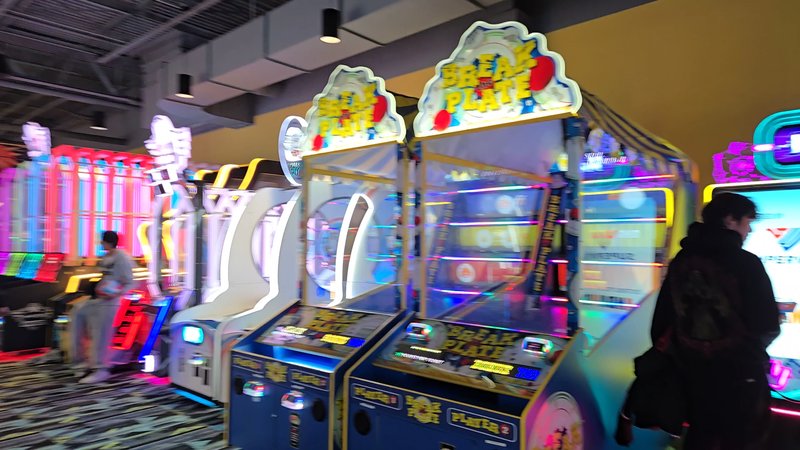 Round1 Bowling & Arcade Elizabeth - The Mills at Jersey Gardens photo 2