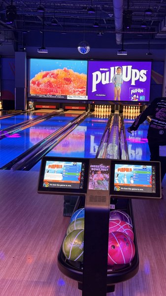 Round1 Bowling & Arcade Elizabeth - The Mills at Jersey Gardens photo 4