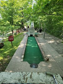 Red Putter Mini Golf photo 4