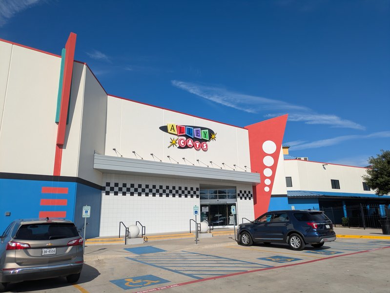 Alley Cats Entertainment and Putt-Putt Golf Center photo 4