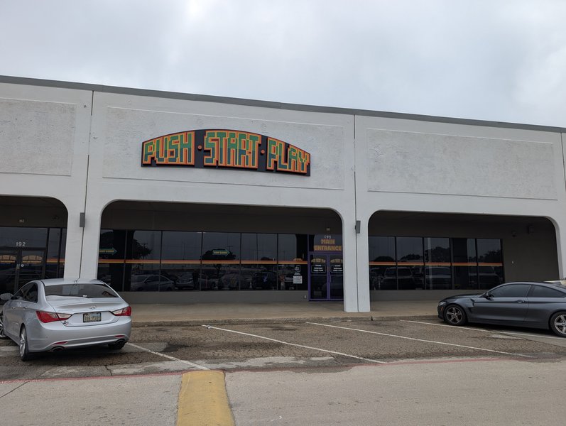 PUSH START PLAY Family Entertainment Center photo 5