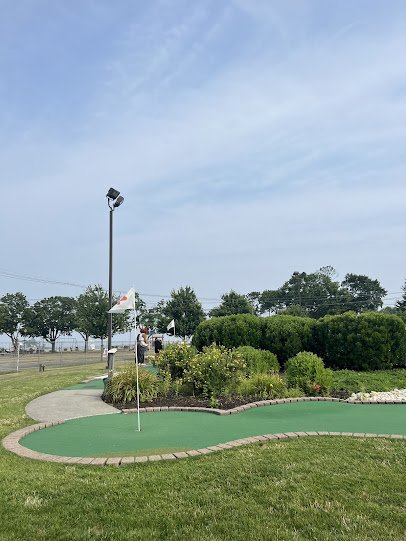 Norwalk Cove Marina Mini Golf