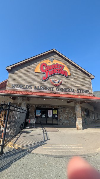 Country Junction-World’s Largest General Store