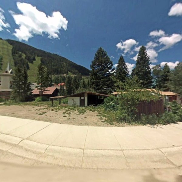 Eis Haus & Ice Rink photo 4