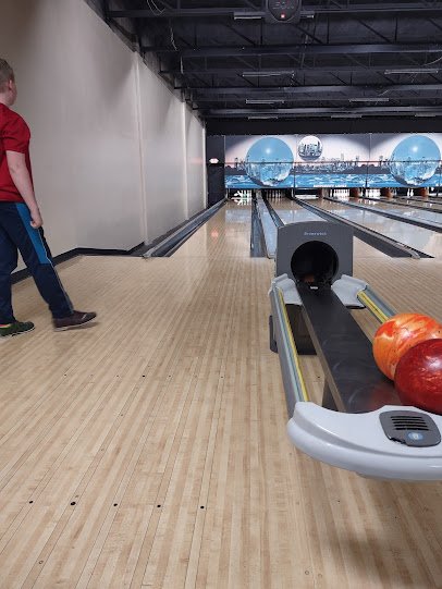 Twin Pins Bowling Bar photo 4