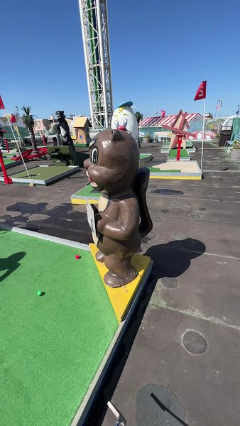 Wacky Rooftop Golf photo 2