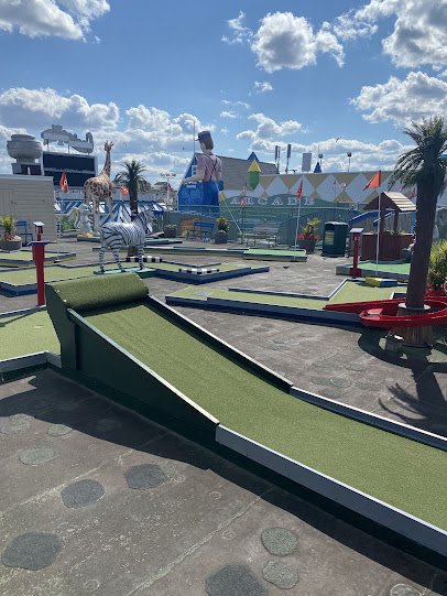 Wacky Rooftop Golf photo 3