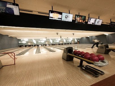Bowlocity Entertainment Center photo 4