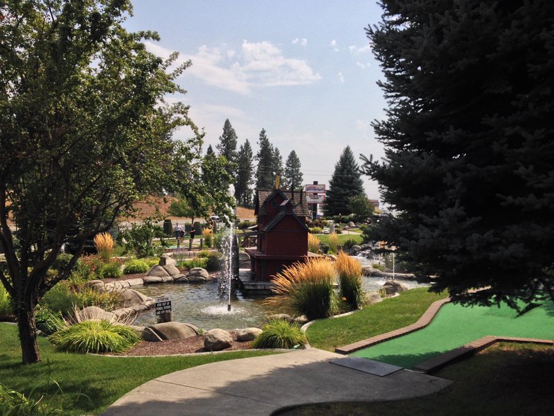 Wonderland Family Fun Center Pizza & Wings photo 4