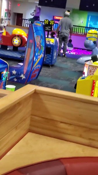 Chuck E. Cheese photo 2
